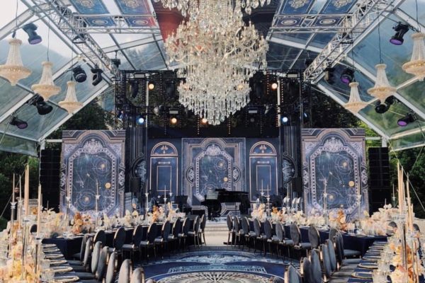 Chandelier rental in Italy